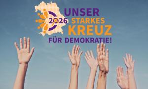 Hände strecken sich zu einem Logo hoch