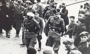 Gestapo-Offiziere, erste von rechts, Leon Humeniuk