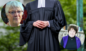 Gisela Siemoneit, Barbara Dietzfelbinger und eine Frau im Talar im Hintergrund