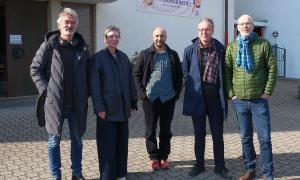 Ekkehard Wohlleben (rechts) mit dem Team der Technischen Hochschule bei der ersten Begehung (von links): Florian Fischer, Nadja Letzel, Steven Dané und Sebastian Kofink