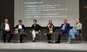 Gespräch ringt um Wehrdienst, Dienstpflicht und gesellschaftliche Verantwortung