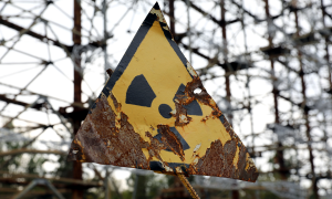 Gelbes Warnschild für radioaktive Gefahr