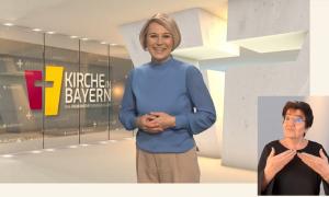 Eine Moderatorin und eine Gebärdensprachdolmetscherin