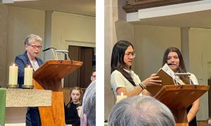 Frauen sprechen in der Kirche